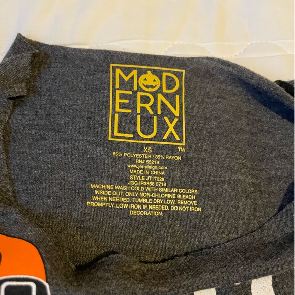 Halloween tee 🎃👻 size XS - Picture 5 of 5